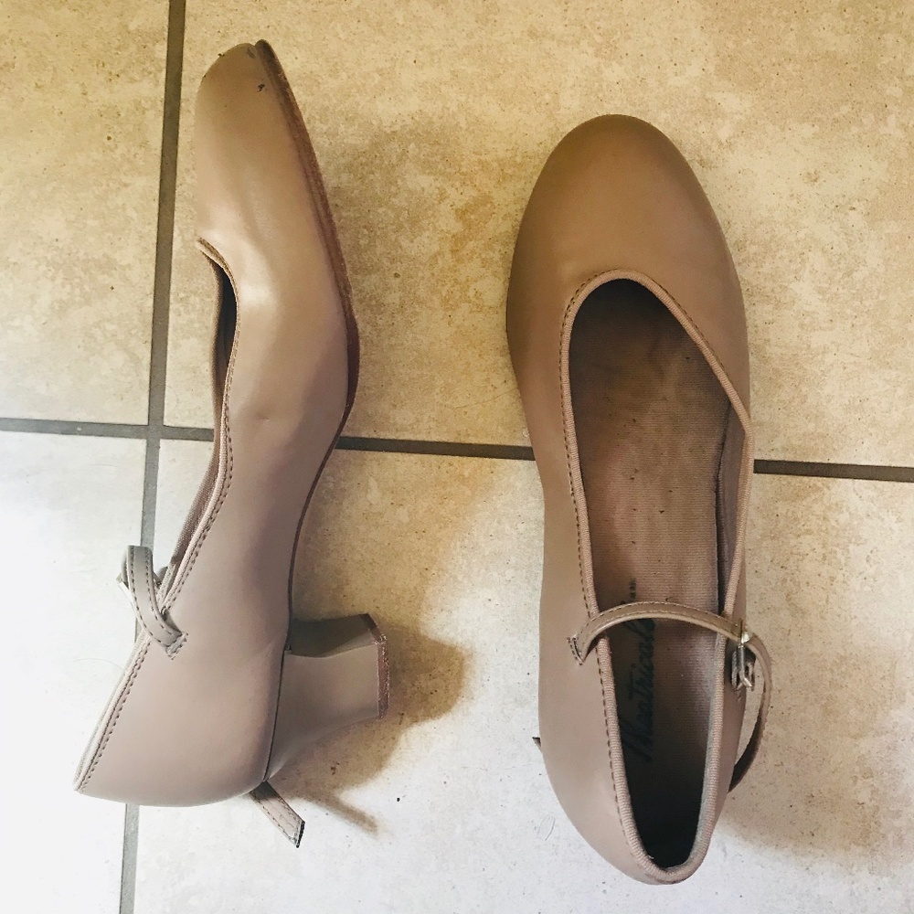 💃 Theatricals tan salsa shoes 💃